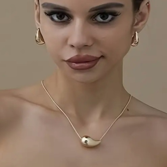 Chunky Golden Waterdrop Design Earrings and Matching Necklace 14k Gold Plated - Picture 3 of 3